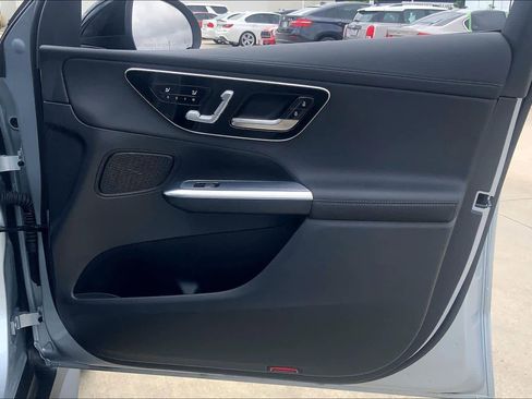 Used 2025 Mercedes-Benz GLC 300 image 26
