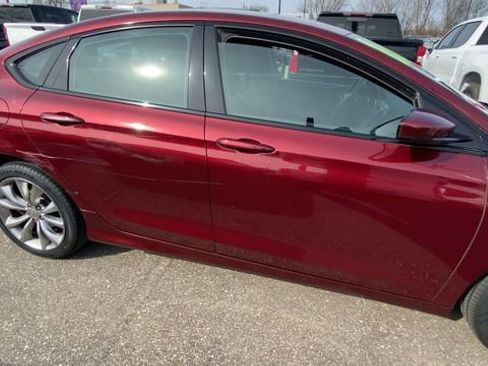 Used 2016 Chrysler 200 S image 3