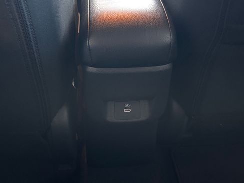 Used 2025 Nissan Versa SV image 28