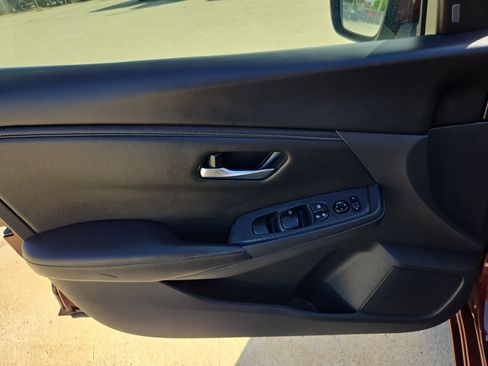 Used 2024 Nissan Sentra SV FWD image 14