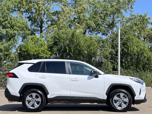 Used 2025 Toyota RAV4 LE AWD/4WD image 3