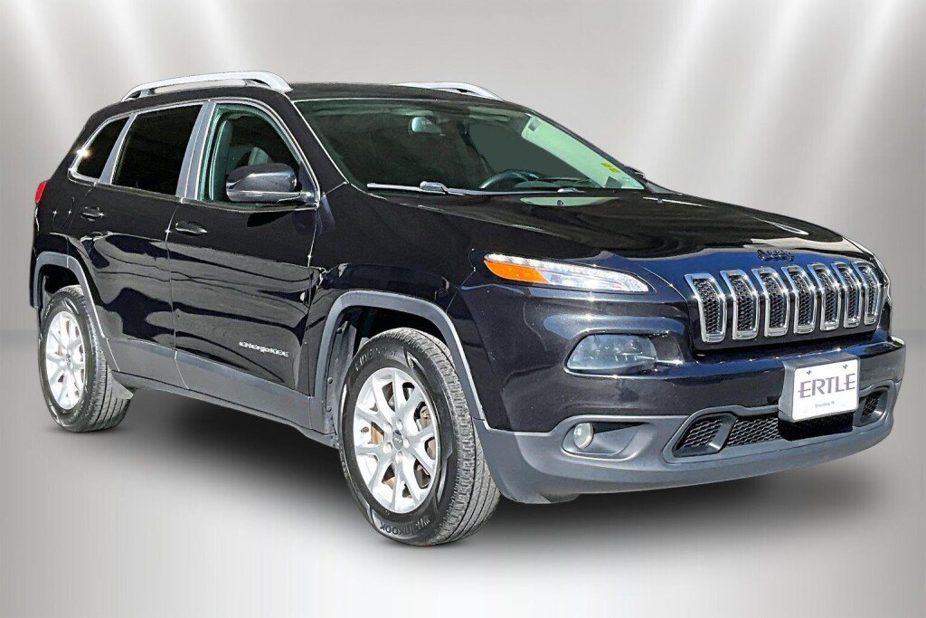 Used 2016 Jeep Cherokee Latitude w/ Safety/Convenience Group AWD/4WD image 1