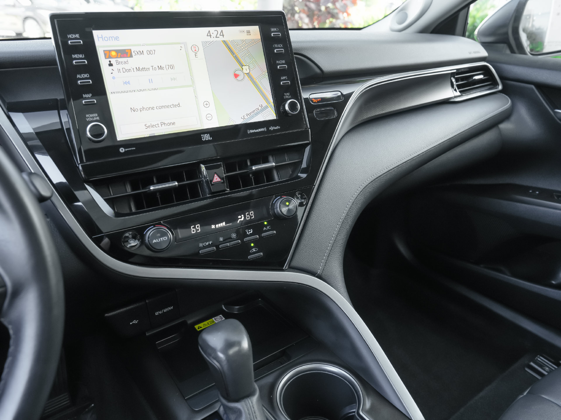 Used 2022 Toyota Camry XSE w/ Navigation Package FWD image 8
