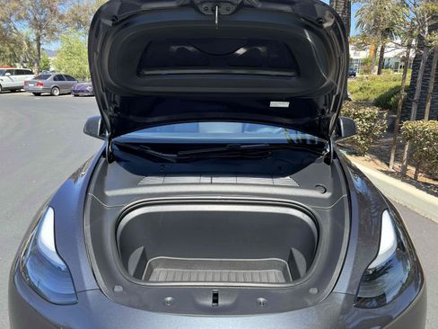 Used 2025 Tesla Model Y Long Range AWD/4WD image 74