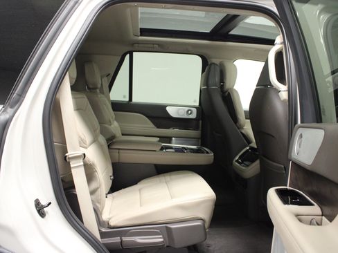 Used 2024 Lincoln Navigator Reserve AWD/4WD image 16