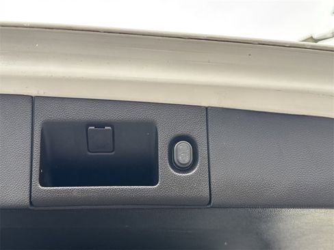 Used 2017 GMC Yukon SLE w/ Convenience Package image 18