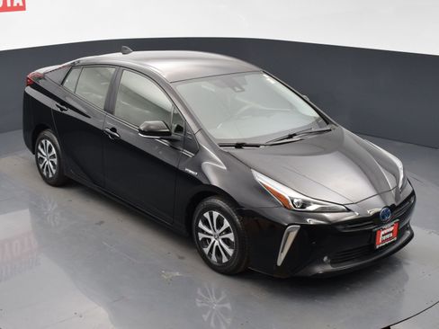 Used 2021 Toyota Prius LE image 22