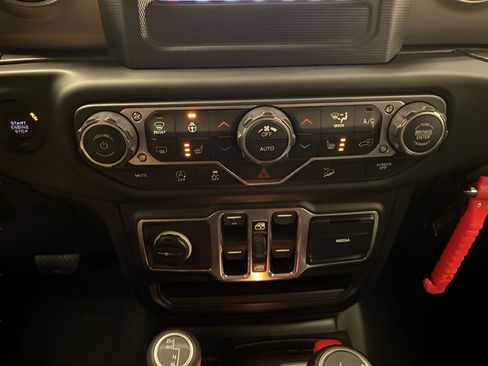 Used 2018 Jeep Wrangler Unlimited Sport S AWD/4WD image 12