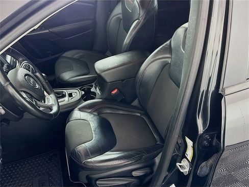 Used 2016 Jeep Cherokee Trailhawk image 18