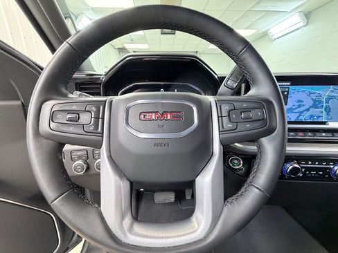 Used 2026 GMC Sierra 1500 SLT AWD/4WD image 40