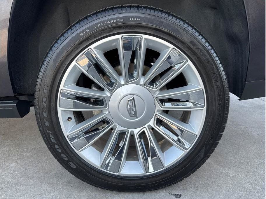 Used 2017 Cadillac Escalade Platinum AWD/4WD image 13