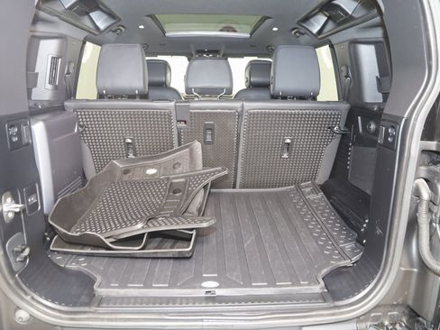 Used 2023 Land Rover Defender 110 V8 image 48