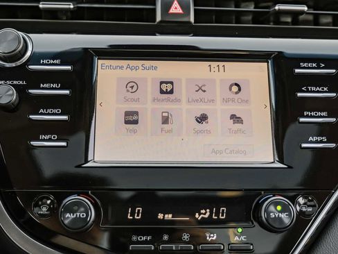 Used 2018 Toyota Camry XLE image 31