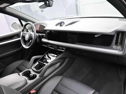 Certified 2026 Porsche Cayenne E-Hybrid AWD/4WD image 31