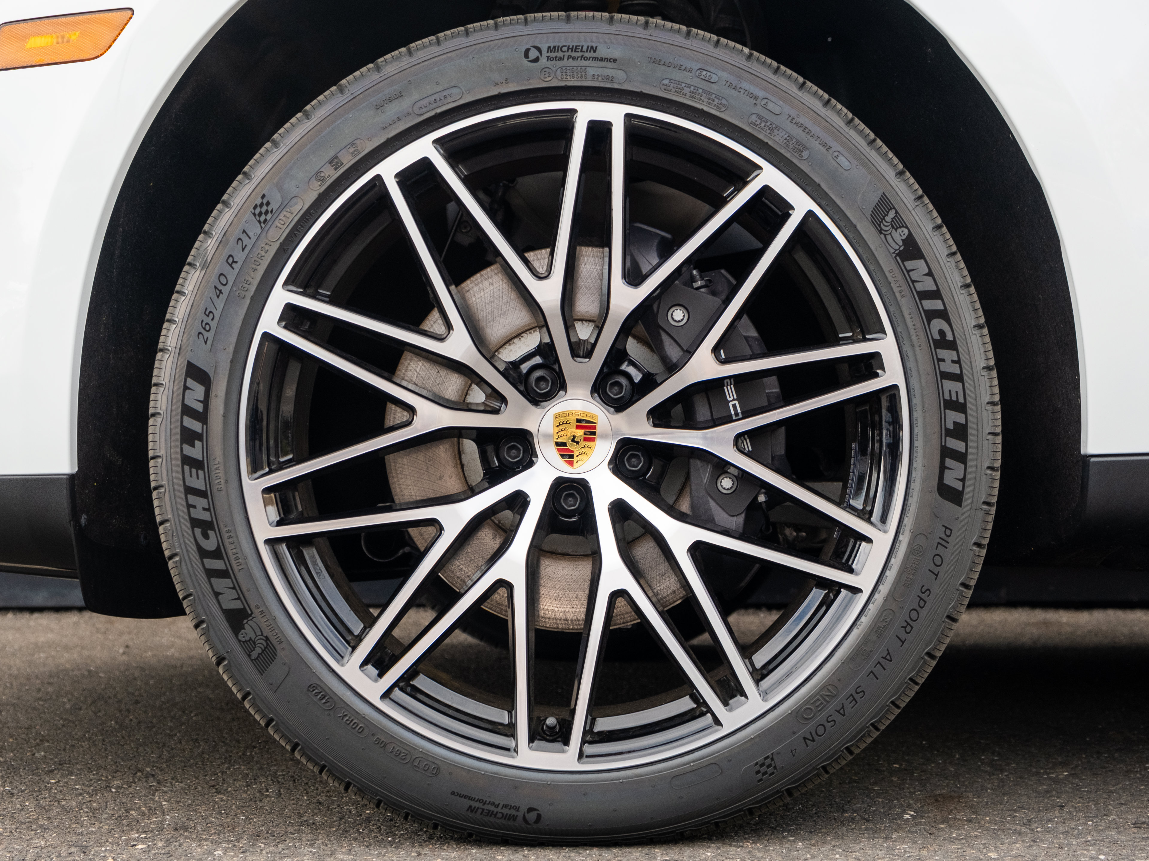 Certified 2026 Porsche Macan AWD/4WD image 12
