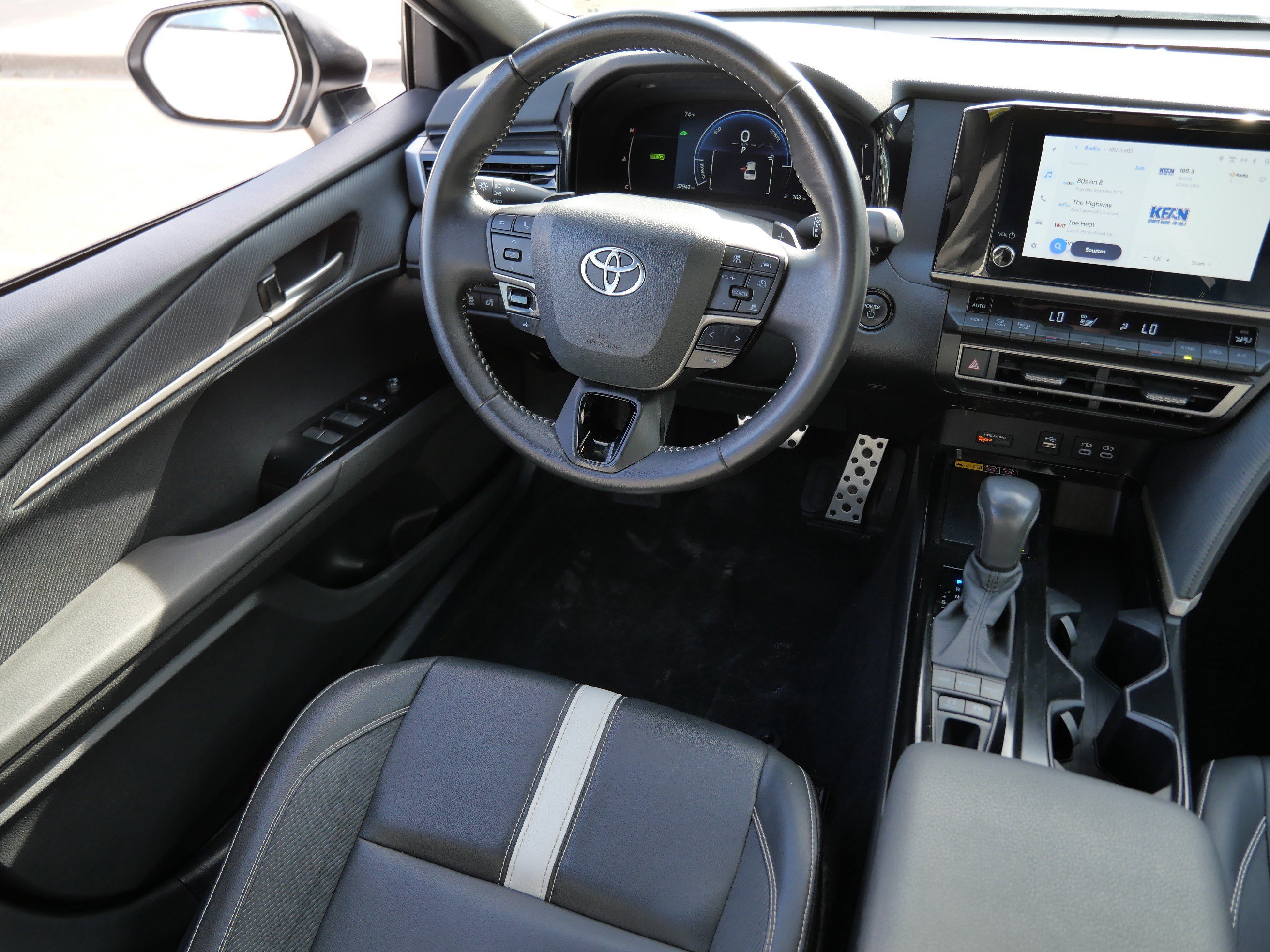 Certified 2025 Toyota Camry SE FWD image 9