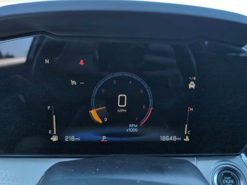 Used 2025 Chevrolet Trax LT w/ LT Convenience Package image 11