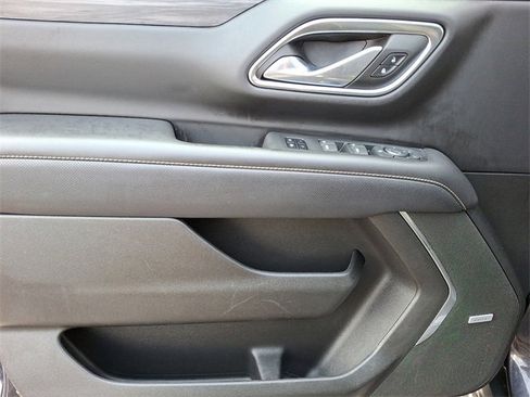 Used 2023 GMC Yukon XL SLT image 13