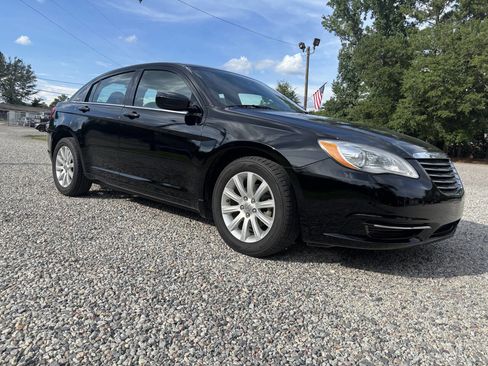 Used 2014 Chrysler 200 Touring image 2