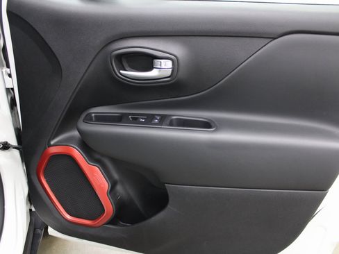 Used 2019 Jeep Renegade Trailhawk image 27