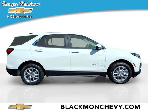 Used 2023 Chevrolet Equinox LT image 2