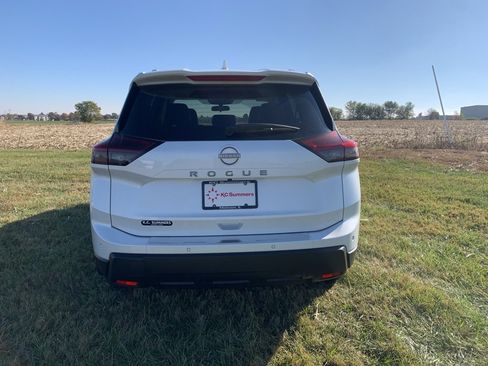 New 2026 Nissan Rogue SV w/ SV Premium Package image 6