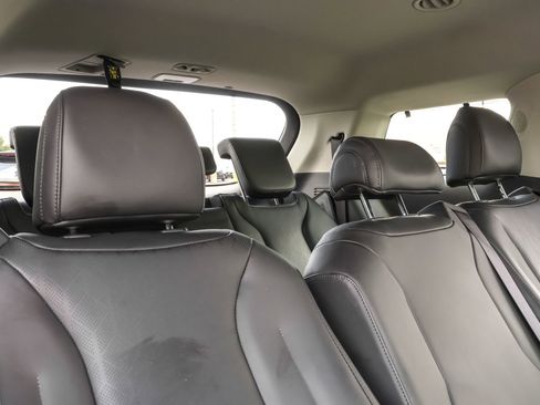 Used 2023 Kia Carnival SX image 37