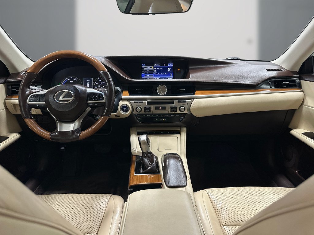 Used 2016 Lexus ES 300h w/ Luxury Package w/Wood Trim FWD image 18