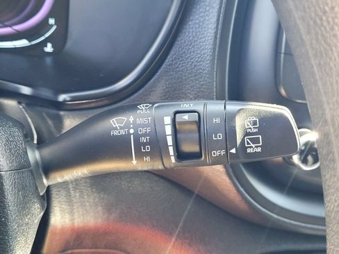 Used 2025 Kia Soul S FWD image 16