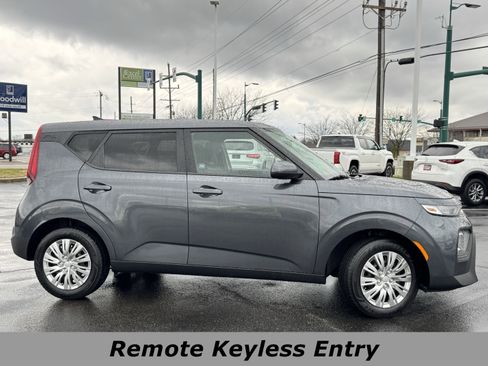 Used 2020 Kia Soul LX image 2