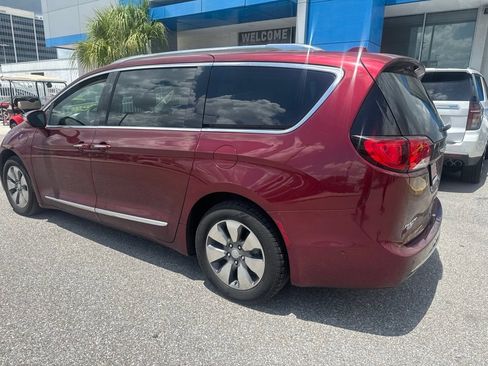 Used 2017 Chrysler Pacifica Platinum FWD image 6