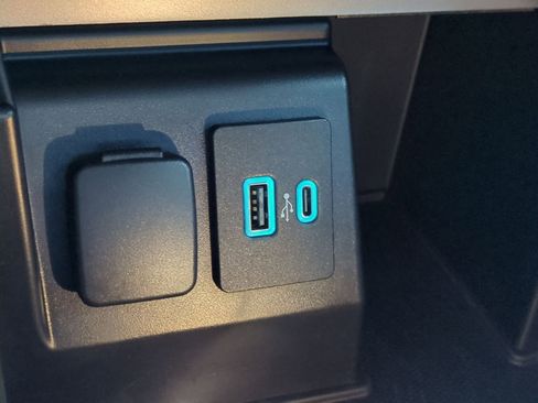 Used 2020 Ford Explorer ST w/ ST Street Pack image 38