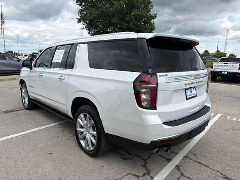 Used 2023 Chevrolet Suburban High Country w/ Premium Package 2 AWD/4WD image 17