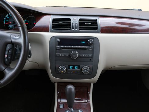 Used 2009 Buick Lucerne CXL w/ Driver Confidence Package image 25