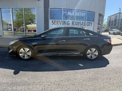 Used 2014 Hyundai Sonata Limited w/ Panoramic Sunroof Package 02 FWD image 2