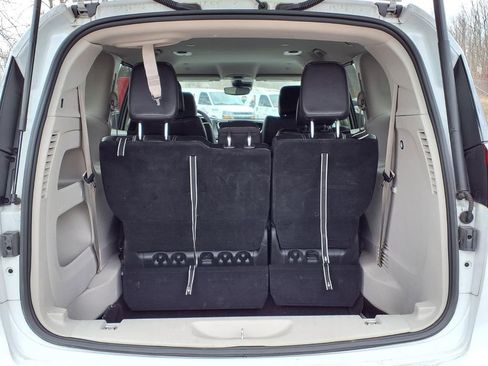 Used 2023 Chrysler Pacifica Touring-L image 10