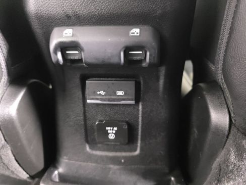 Used 2019 Jeep Wrangler Unlimited Sahara w/ Uconnect 4C Nav & Sound Group AWD/4WD image 31