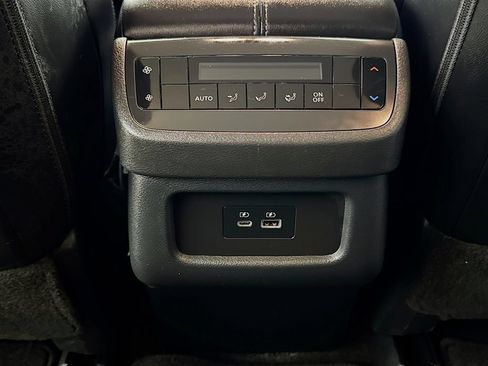 Used 2025 Nissan Pathfinder SL FWD image 24