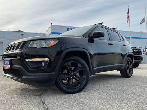 Used 2021 Jeep Compass Latitude w/ Sun and Sound Group AWD/4WD image 2
