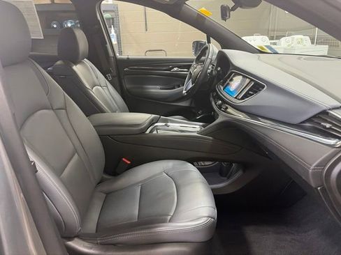 Used 2023 Buick Enclave Essence AWD/4WD image 10