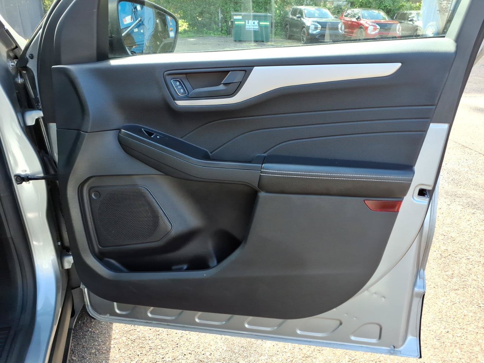 Used 2022 Ford Escape SE FWD image 29