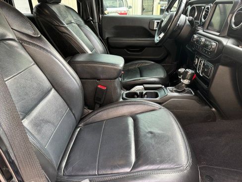 Used 2020 Jeep Wrangler Unlimited Sahara AWD/4WD image 16