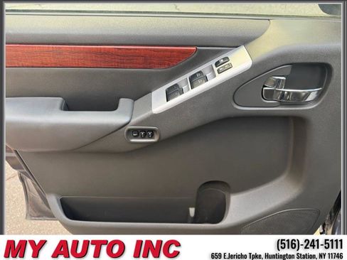 Used 2012 Nissan Pathfinder LE image 27