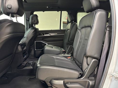 Used 2022 Jeep Wagoneer Series III w/ Premium Group I image 26