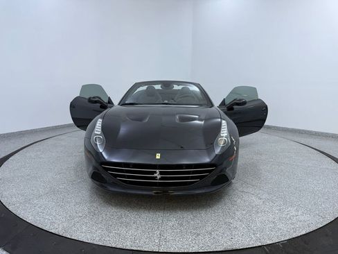 Used 2017 Ferrari California T image 12