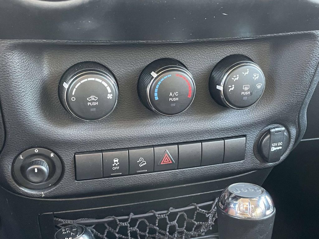 Used 2018 Jeep Wrangler Unlimited Sport S AWD/4WD image 17