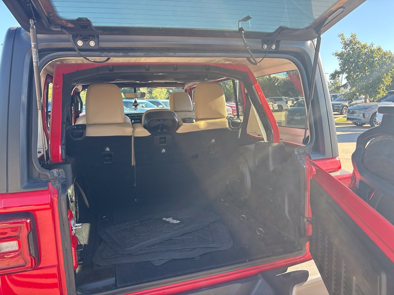 Used 2019 Jeep Wrangler Unlimited Sahara AWD/4WD image 10
