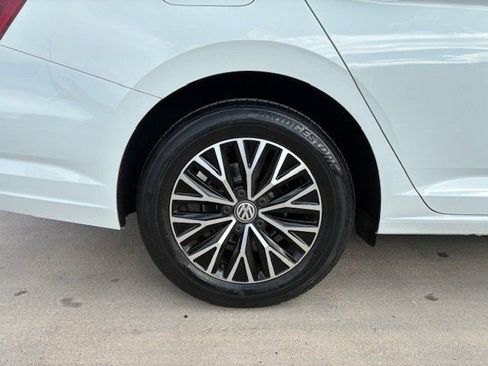 Used 2021 Volkswagen Jetta SE image 9