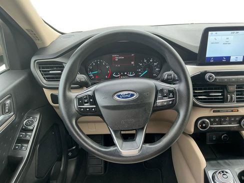 Used 2020 Ford Escape SE image 18