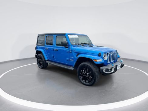 Used 2022 Jeep Wrangler Unlimited Sahara w/ Cold Weather Group AWD/4WD image 2